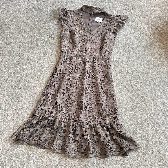 - J.O.A. Keyhole Lace Tiered Dress in Gray with Ruffled Sleeves SMALL   - W562 - Picture 2 of 15